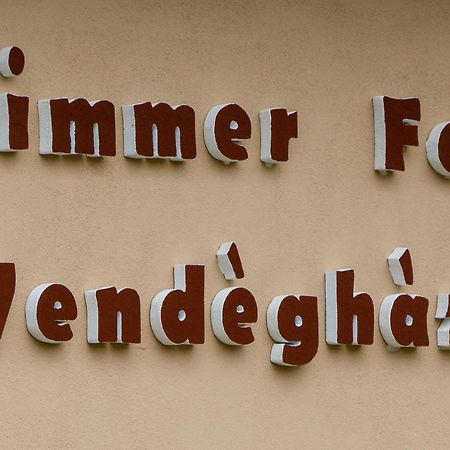 Hotel Zimmer Feri Vendégház Abaújszántó Esterno foto